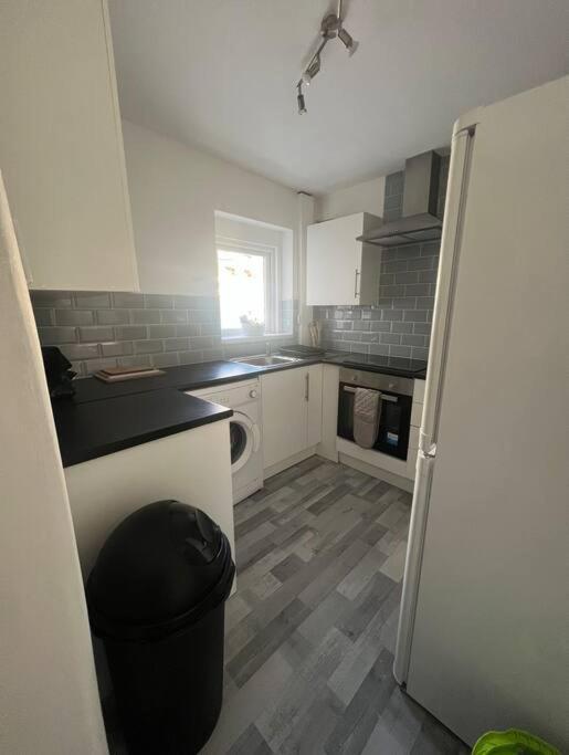 Spacious 3 Bed - Efc * Liverpool